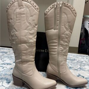 Pierre Dumas Women's Ivory Embroidered Heeled Boots